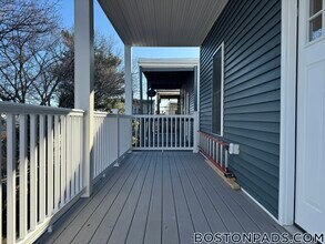 7 Carson St, Unit 3 in Boston, MA - Foto de edificio - Building Photo