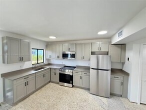 180 NE 57th St-Unit -1 in Miami, FL - Building Photo - Building Photo