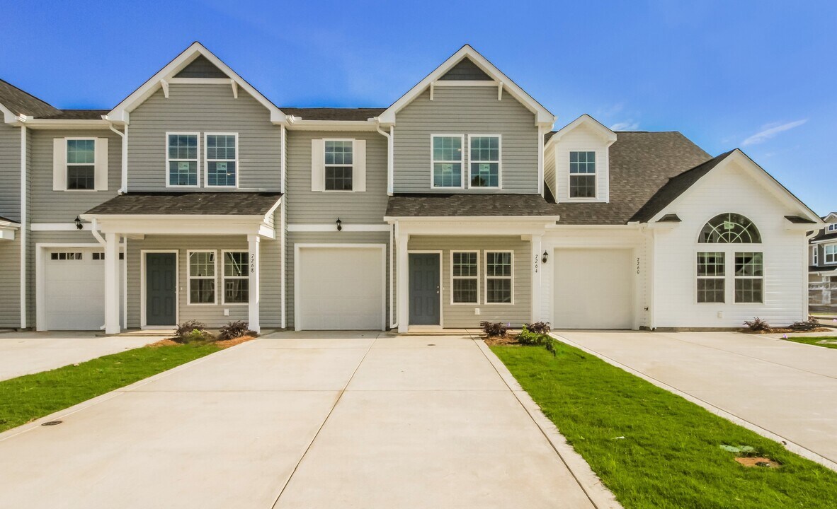 7264 Bellacroft Dr in Leland, NC - Building Photo
