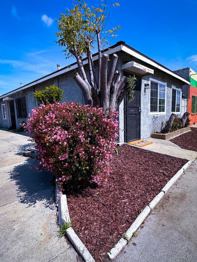 2573 Tweedy Blvd Apartments and Nearby South Gate Apartments For Rent