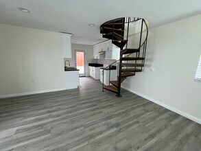 945 Montgomery Dr in Hermosa Beach, CA - Building Photo - Building Photo