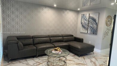 4440 NE 17th Ave in Oakland Park, FL - Building Photo - Building Photo