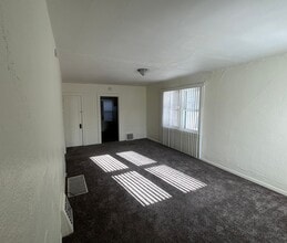 18 8th Ave NW in Minot, ND - Building Photo - Building Photo