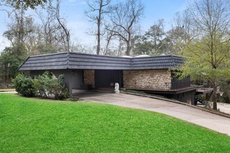 827 W Magnolia St in Livingston, TX - Building Photo - Building Photo
