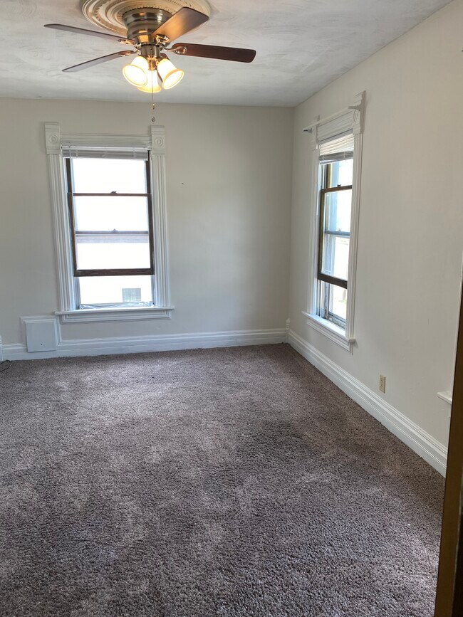 841 44th St, Unit Upper photo'