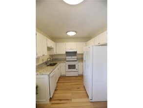 305 Shawnee Trail in Shakopee, MN - Building Photo - Building Photo