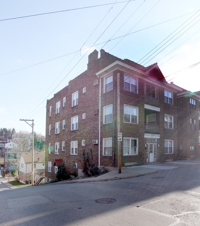 1140 Illinois Ave in Pittsburgh, PA - Foto de edificio - Building Photo