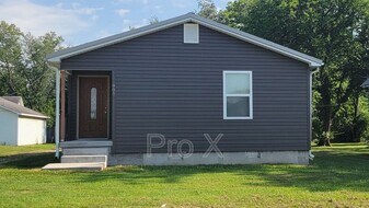 905 W 3rd St in Pittsburg, KS - Building Photo