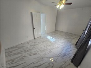 9893 Canyon Peak Dr in Las Vegas, NV - Building Photo - Building Photo