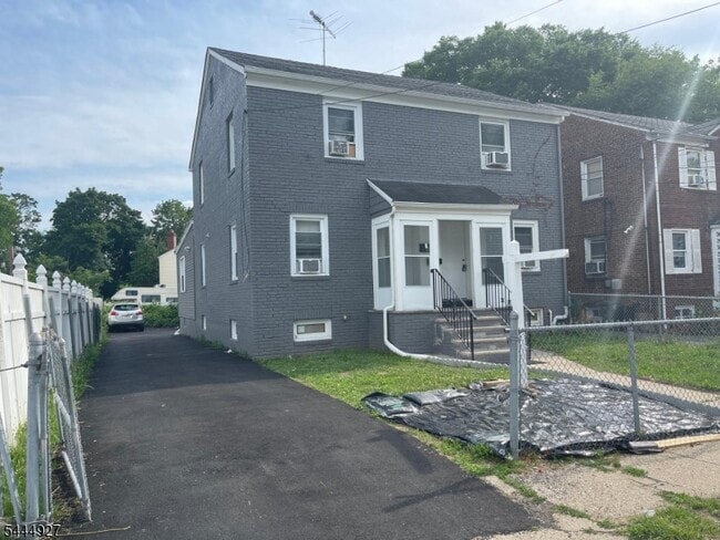 property at 48 Dupont Pl