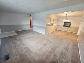 335 W La Salle Dr in Midvale, UT - Building Photo - Building Photo