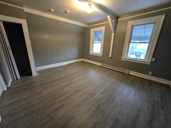 8 Farley Ave, Unit 3 in Newark, NJ - Building Photo - Building Photo