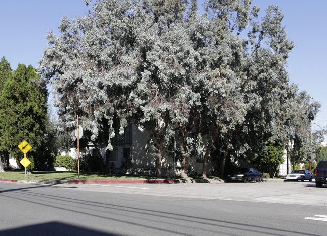 10653 Moorpark St in North Hollywood, CA - Foto de edificio - Building Photo