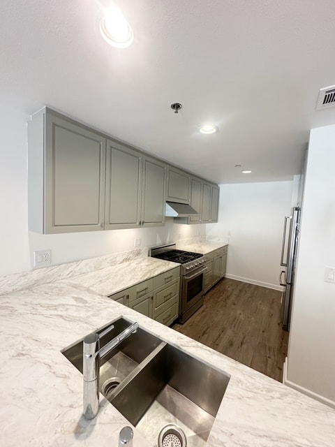 230 S. Hamilton in Beverly Hills, CA - Foto de edificio - Building Photo