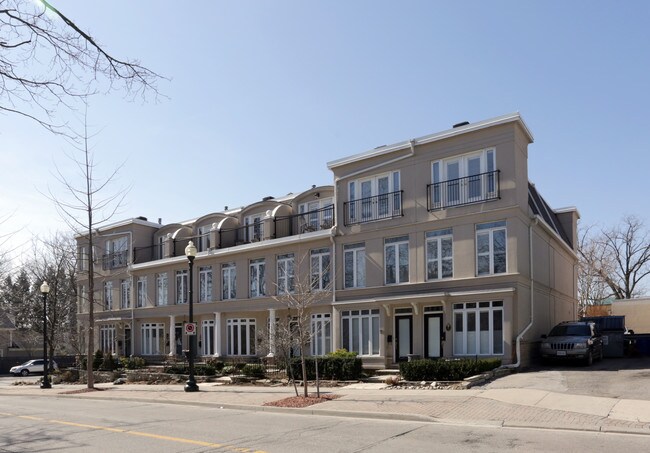 86-98 Allan St in Oakville, ON - Building Photo - Building Photo