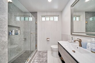 6231 Lochvale Dr in Rancho Palos Verdes, CA - Building Photo - Building Photo