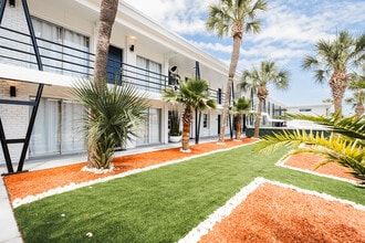 300 10th Ave N in Myrtle Beach, SC - Building Photo - Building Photo