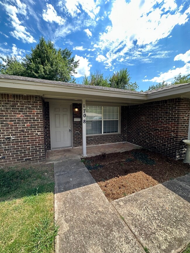 1708 Westchester Dr in The Village, OK - Building Photo - Building Photo
