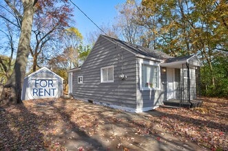 2429 Lincoln Manor Dr in Flint, MI - Building Photo - Building Photo