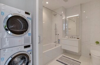 LUXURY 1 BED WITH SWEEPING CITY VIEWS IN P in New York, NY - Building Photo - Building Photo
