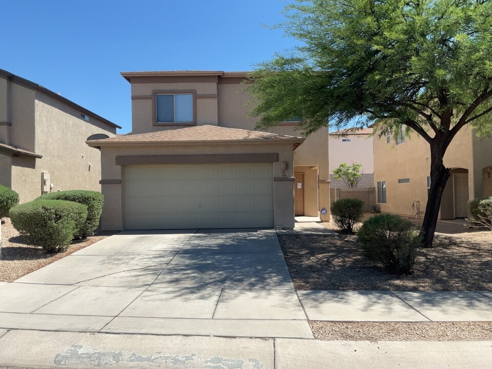 1990 E Vera Cruz Vis in Tucson, AZ - Building Photo
