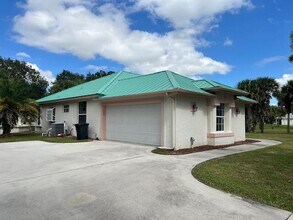 18602 Kitty Hawk Ct in Port St. Lucie, FL - Foto de edificio - Building Photo