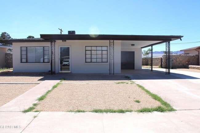 property at 1507 Dennis Cir