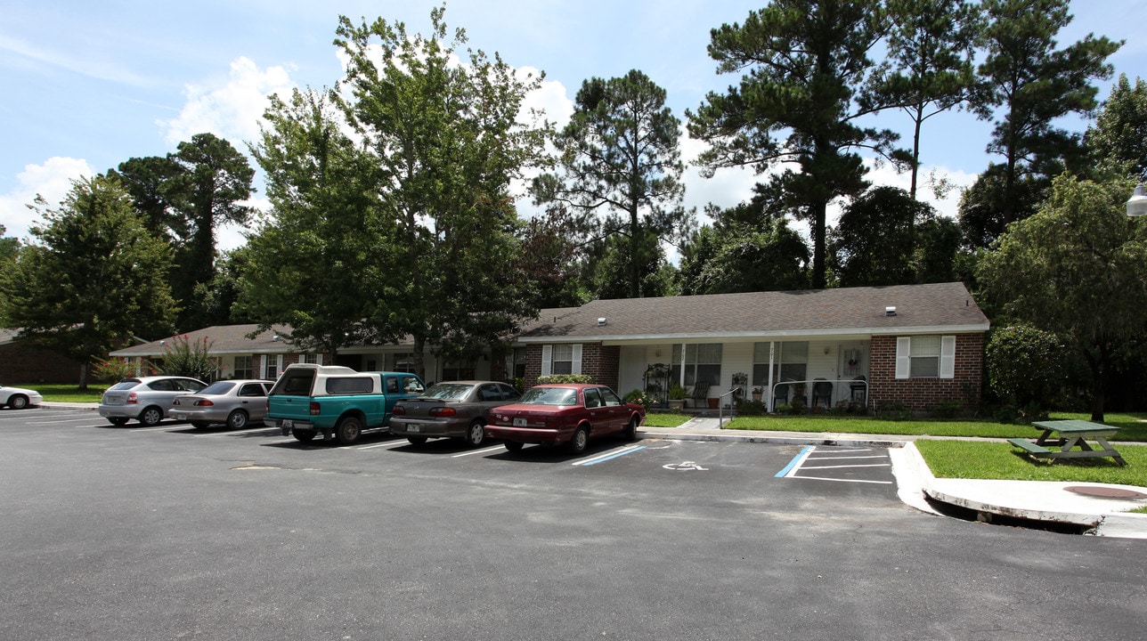 Pinewood Apartments in Green Cove Springs, FL - Building Photo