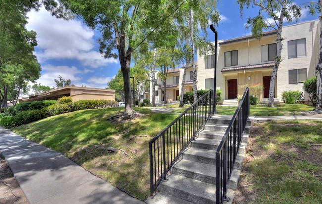 Cambridge Court Townhomes in Fremont, CA - Building Photo - Building Photo