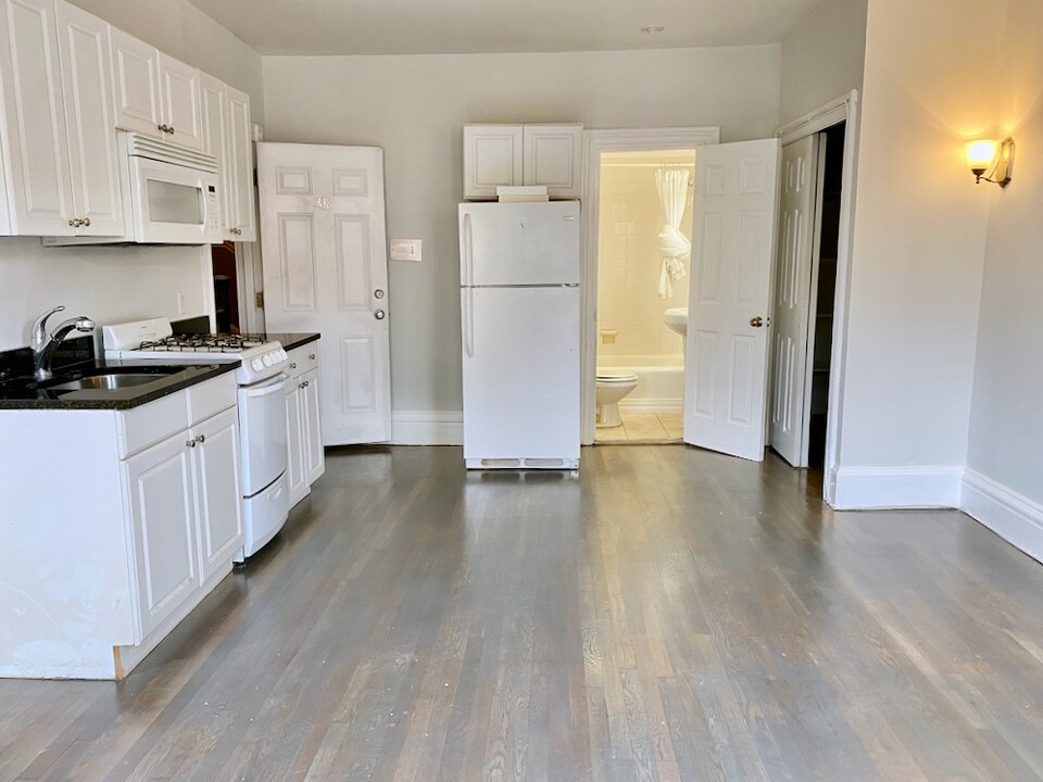 12 Newbury St in Boston, MA - Building Photo
