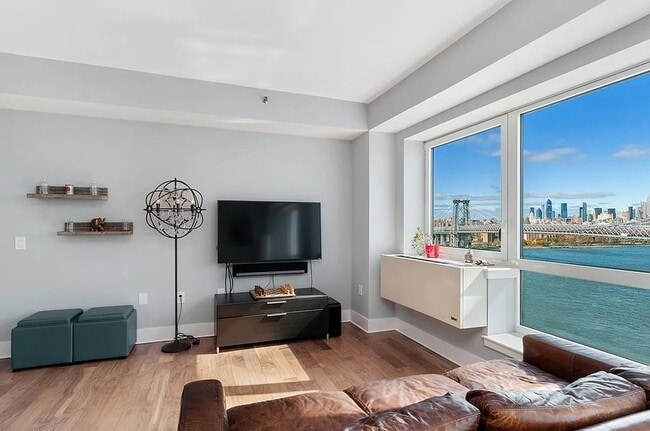 440 Kent Ave in Brooklyn, NY - Building Photo - Building Photo