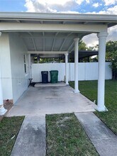 10840 Westwood Lake Dr in Miami, FL - Building Photo - Building Photo