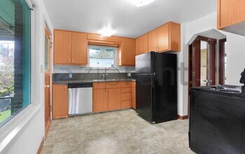 1920 S Bayview St in Seattle, WA - Building Photo - Building Photo