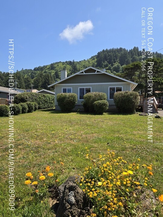 820 Driftwood Ln in Yachats, OR - Building Photo