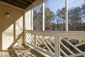 1010 Kingswood Dr, Unit D in Chapel Hill, NC - Foto de edificio - Building Photo