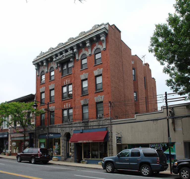 2104 Boston Post Rd in Larchmont, NY - Building Photo