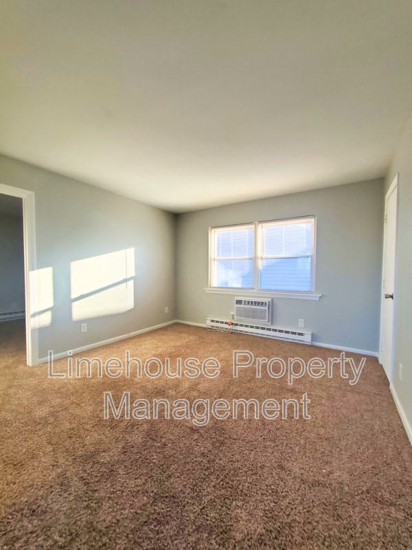2642 E Ocean View Ave in Norfolk, VA - Foto de edificio - Building Photo