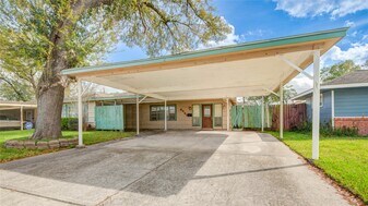8565 Ridgepoint Dr in Houston, TX - Building Photo