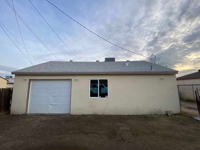 property at 2706 Truxtun Ave