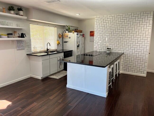 110 Hastings Ct in Cedar Hill, TX - Foto de edificio - Building Photo