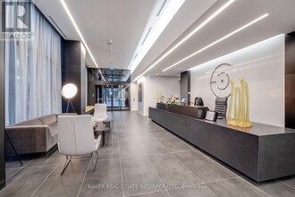 15-3115 Roehampton Ave in Toronto, ON - Building Photo - Building Photo