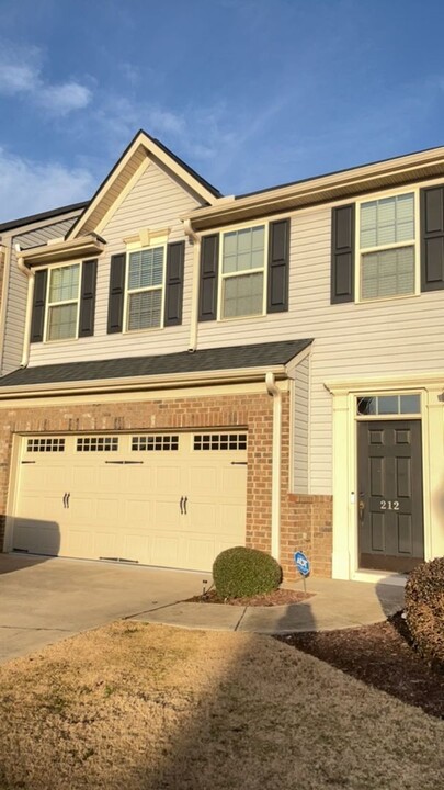 212 Alderside Pl in Greer, SC - Foto de edificio