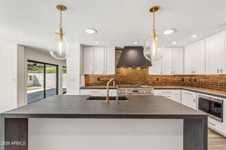 9046 N 28th St in Phoenix, AZ - Building Photo - Building Photo