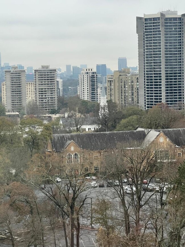 2870 Pharr Court South NW in Atlanta, GA - Building Photo - Building Photo