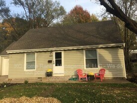 8009 Summit St in Kansas City, MO - Building Photo