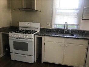 201 Myrtle St in Shelton, CT - Building Photo - Building Photo