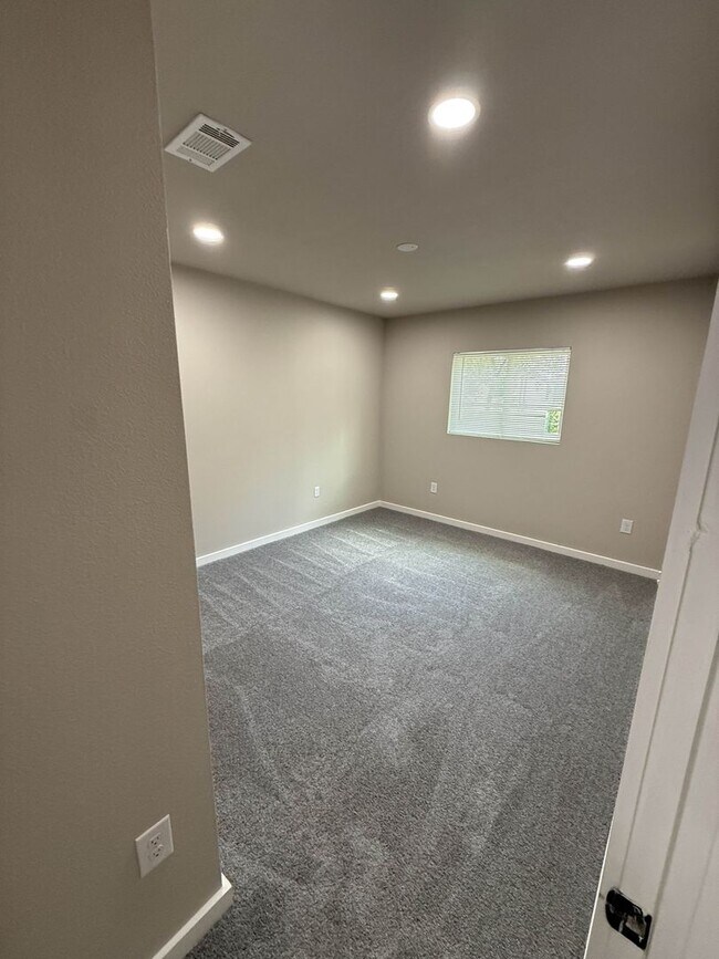 7207 E Meadow Bend Dr in Austin, TX - Building Photo - Building Photo