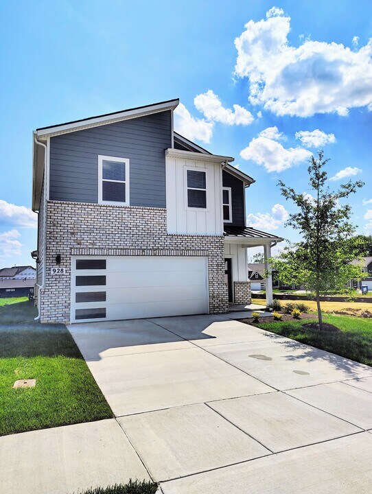928 Brooklyn Xing Rd in Gallatin, TN - Building Photo