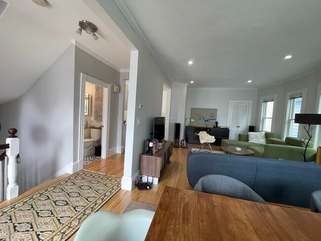 12 Seven Pines Ave, Unit 2