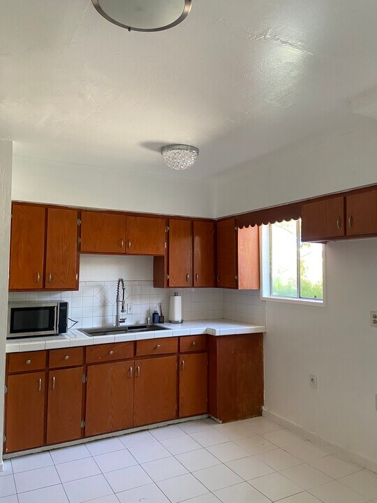 8127 White Oak Ave, Unit Guesthouse in Reseda, CA - Building Photo